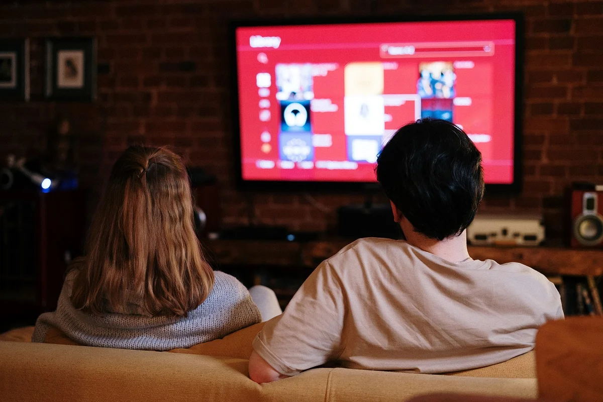 Por qué es mejor conectar tu Smart TV mediante cable en vez de